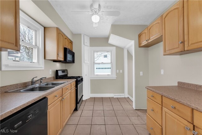 Building Photo - 239 E 214th St