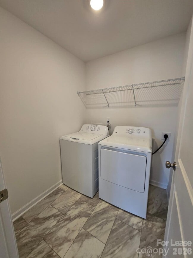 Building Photo - 774 Kitfox Dr NW