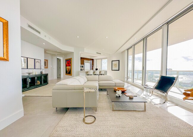 Primary Photo - 2700 N Ocean Dr