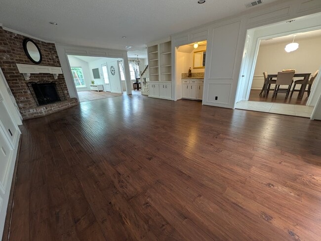 Building Photo - 11807 Highgrove Dr