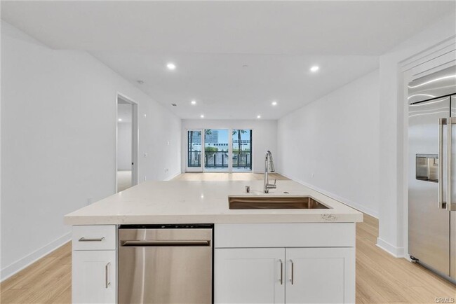 Building Photo - 2205 Rivington