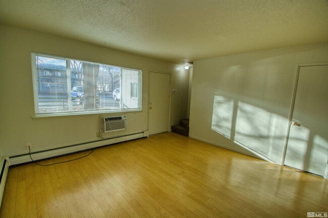 Building Photo - 511 Country Village Dr