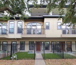 Building Photo - 1115 St Charles St