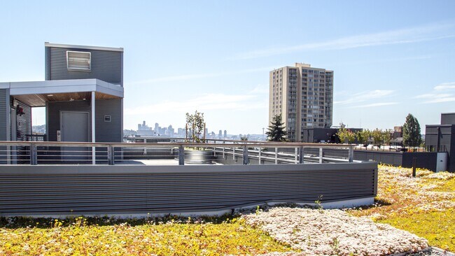 Building Photo - 4750 Roosevelt Way NE