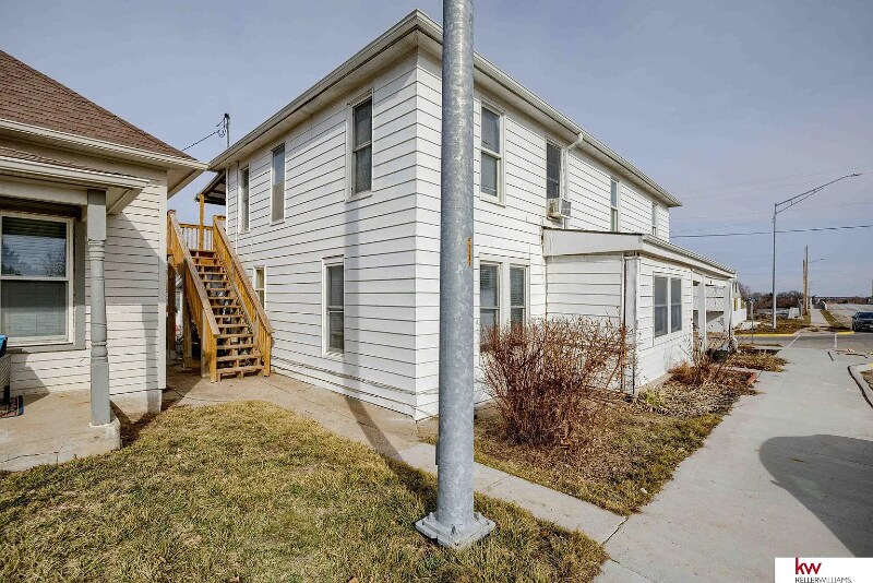 Primary Photo - 114 E Main St