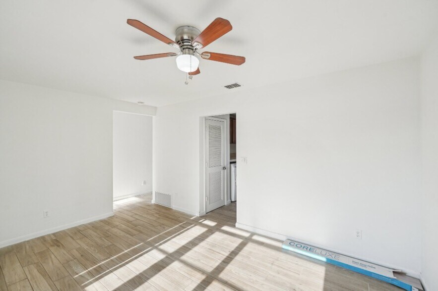 Building Photo - 4 Parkwood Villas Ct
