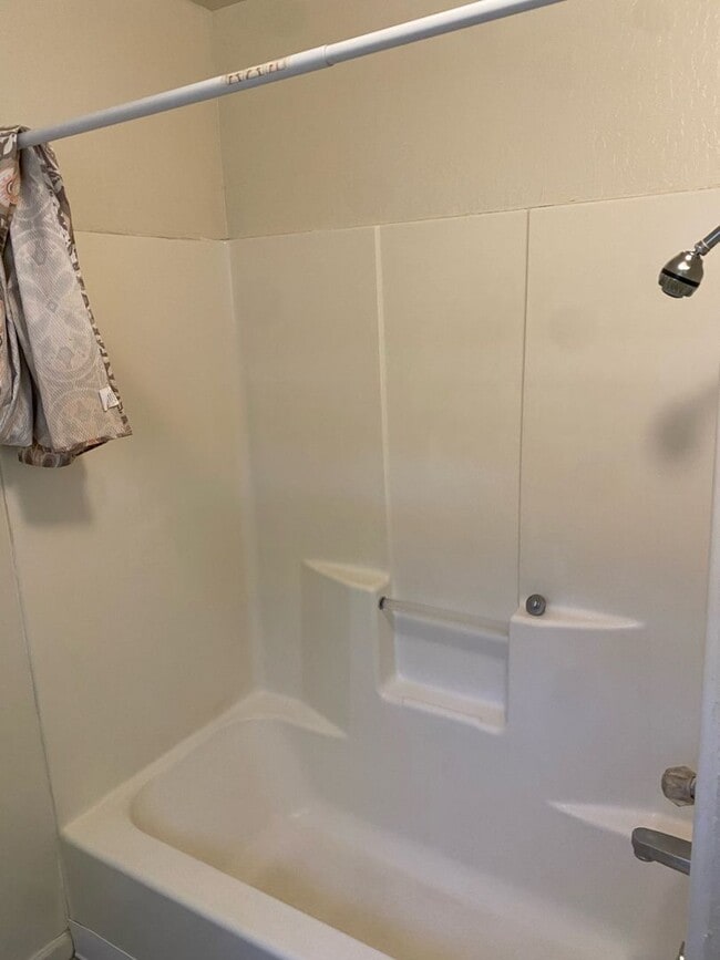 Building Photo - Newly remodeled