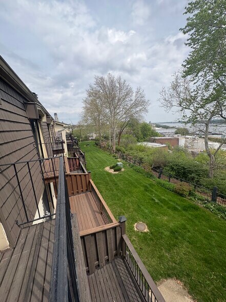 2nd floor balcony - 4564 Ohio Ave