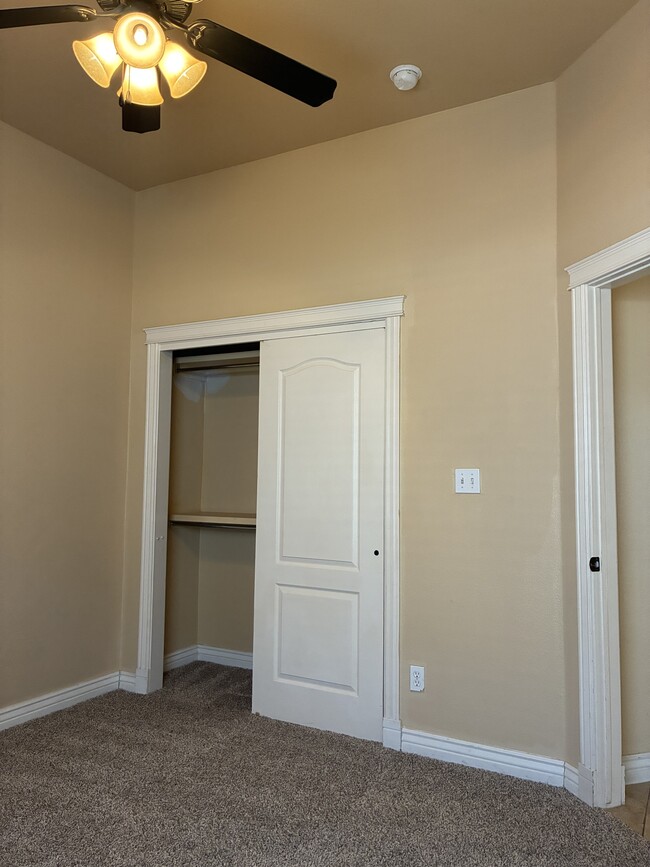 Building Photo - 5545 Manuel Moreno Dr