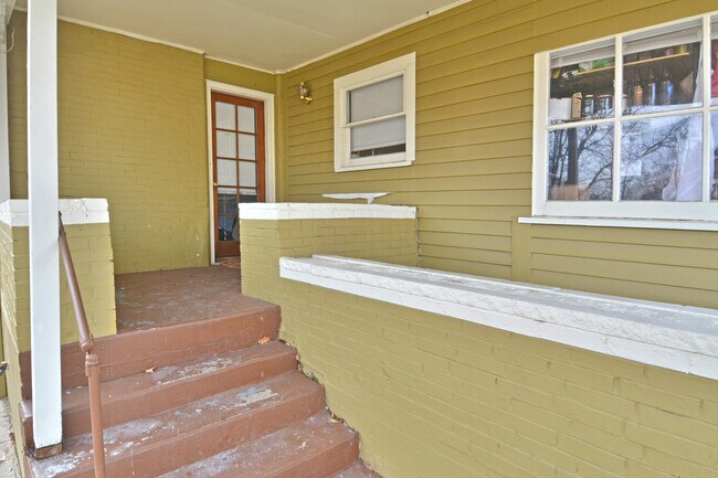 Building Photo - 1418 Mapleton Ave