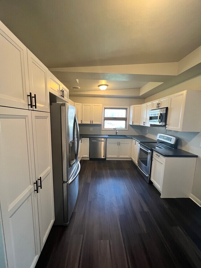 Kitchen - 2605 Cedar St