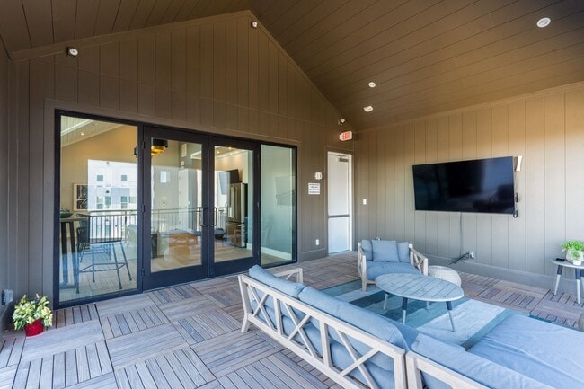 Building Photo - The Grove 2/2 Furnished
