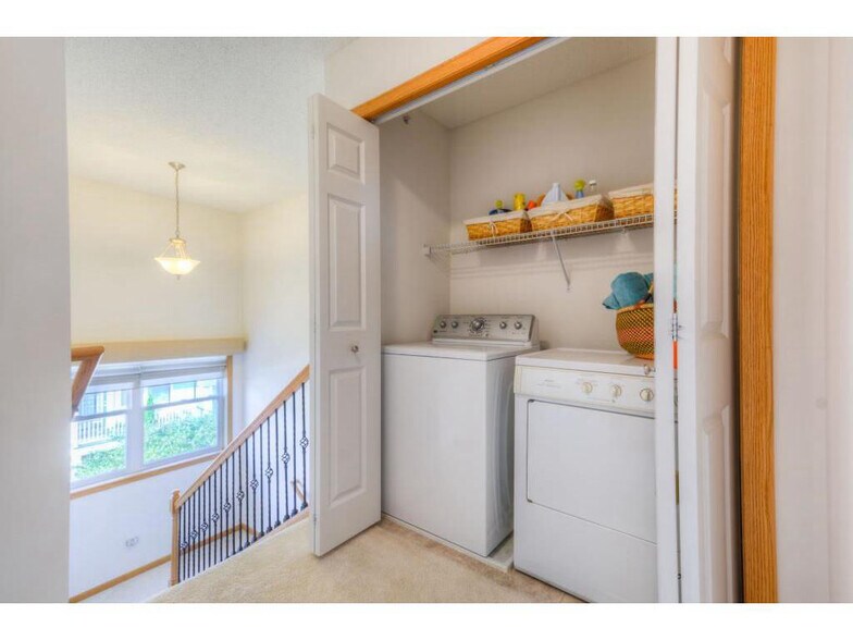 Building Photo - 1683 Village Trail E #4