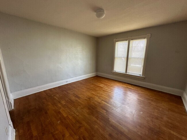 Building Photo - 227 Orange St