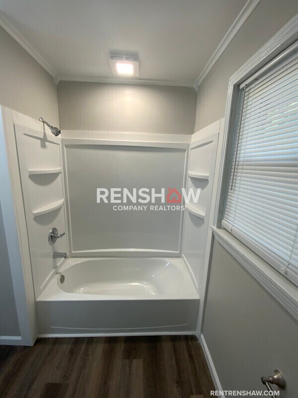 Building Photo - 212 N Poplar St