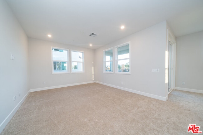 Building Photo - 3015 Tallahassee Ln