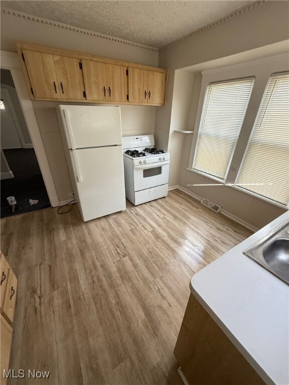 Building Photo - 10002 Parkview Ave