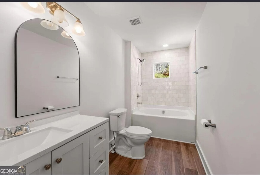 Building Photo - 747 Golden Ave