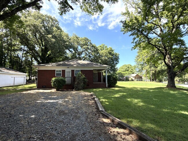 Building Photo - T.R. Lawing Realty Property