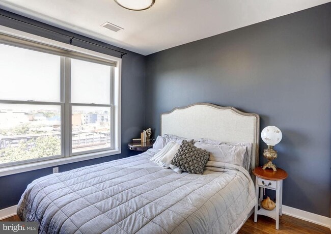 Building Photo - 1350 Maryland Ave NE