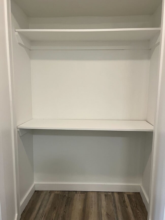 Building Photo - 20 Porach St