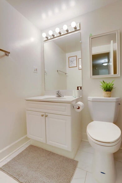 Building Photo - 2111 Richmond Hwy