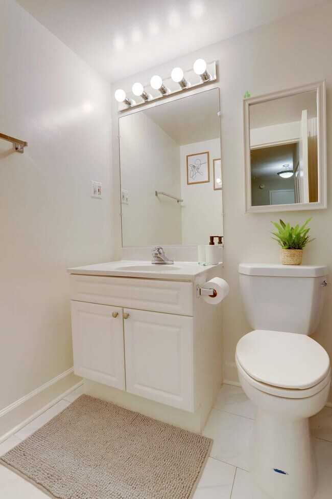 Building Photo - 2111 Richmond Hwy