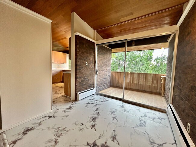 Building Photo - Beautiful SW Boulder MCM Home with Mountai...