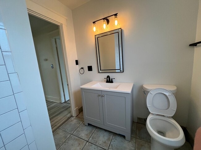 Building Photo - 3 Bedroom Duplex