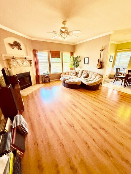 Livingroom #1 - 584 Rockhurst St