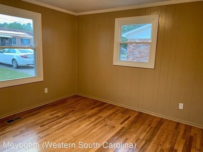 Building Photo - 3 br, 1.5 bath House - 723 Washington Circle