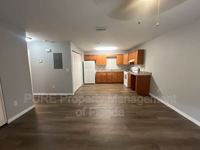 Building Photo - 3650 NE 41 St