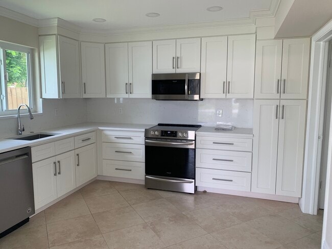 Building Photo - 580 NW 13th Dr