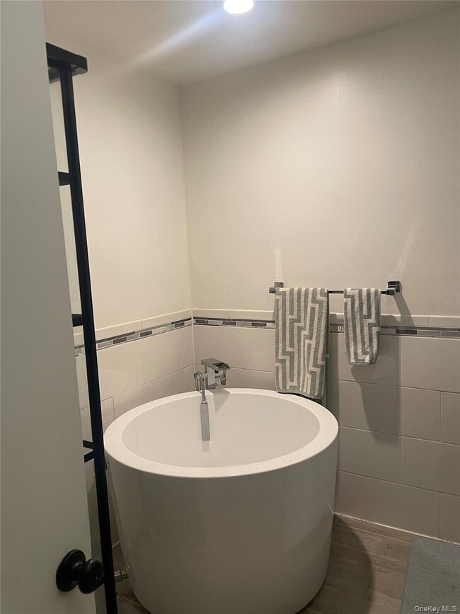 Building Photo - 291 N Little Tor Rd