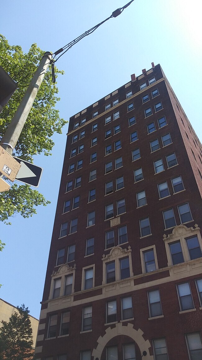 Building Photo - 1001 St Paul St