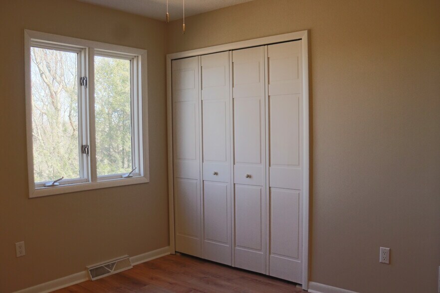 bed room 2 - 200 W Ingomar Rd