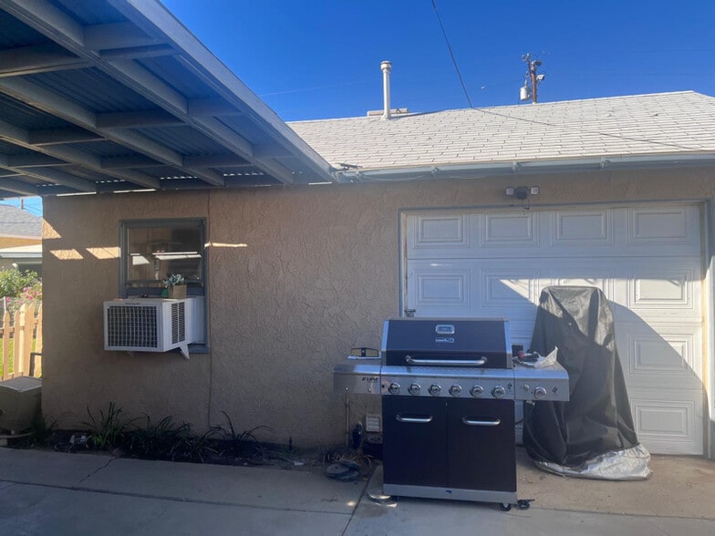 Building Photo - 44515 Cedar Ave