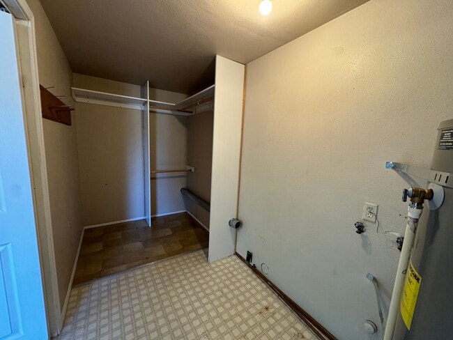Building Photo - 3 Bedroom 2 bath house.