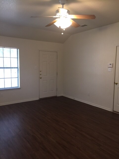 Building Photo - 2103 Agate Dr