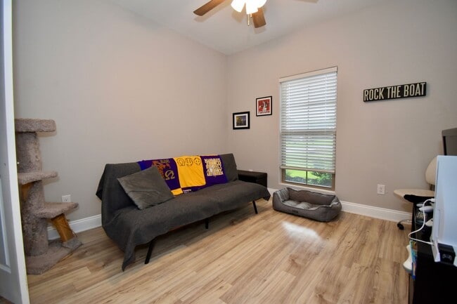 Building Photo - 4 Bed, 2 Bath Home in Ruston!