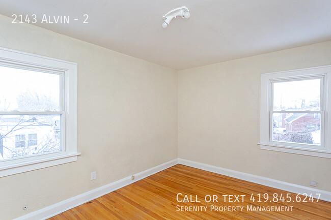 Building Photo - ?? Snag This Lucky Apartment Before the Le...