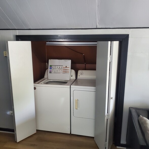 Building Photo - 314 Julia St