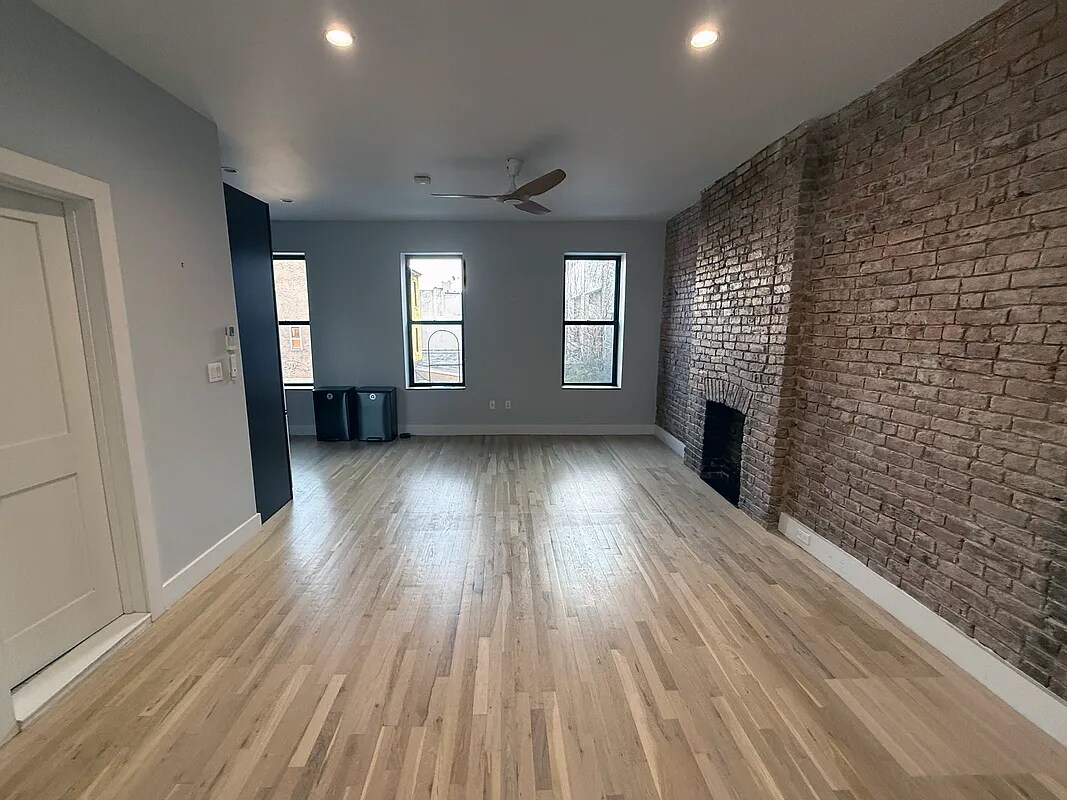 Building Photo - 461 3rd Ave