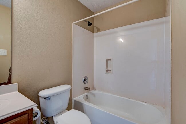 Building Photo - 1402 Sycamore Leaf Way
