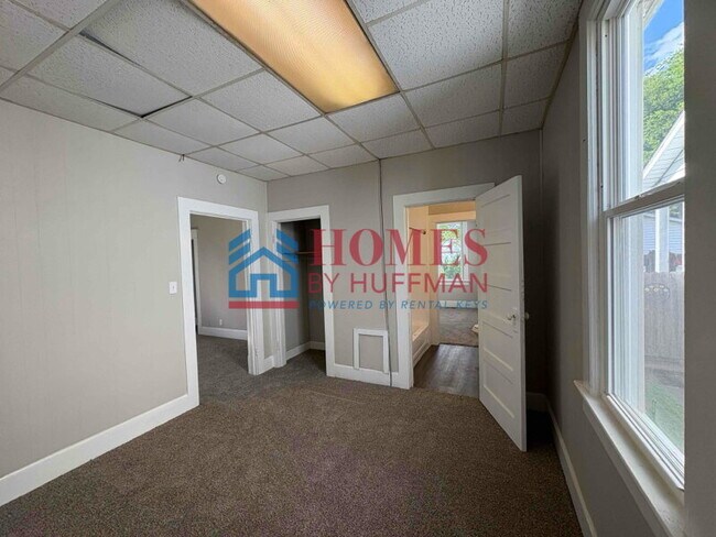 Building Photo - Two Bedroom House | Move In Ready