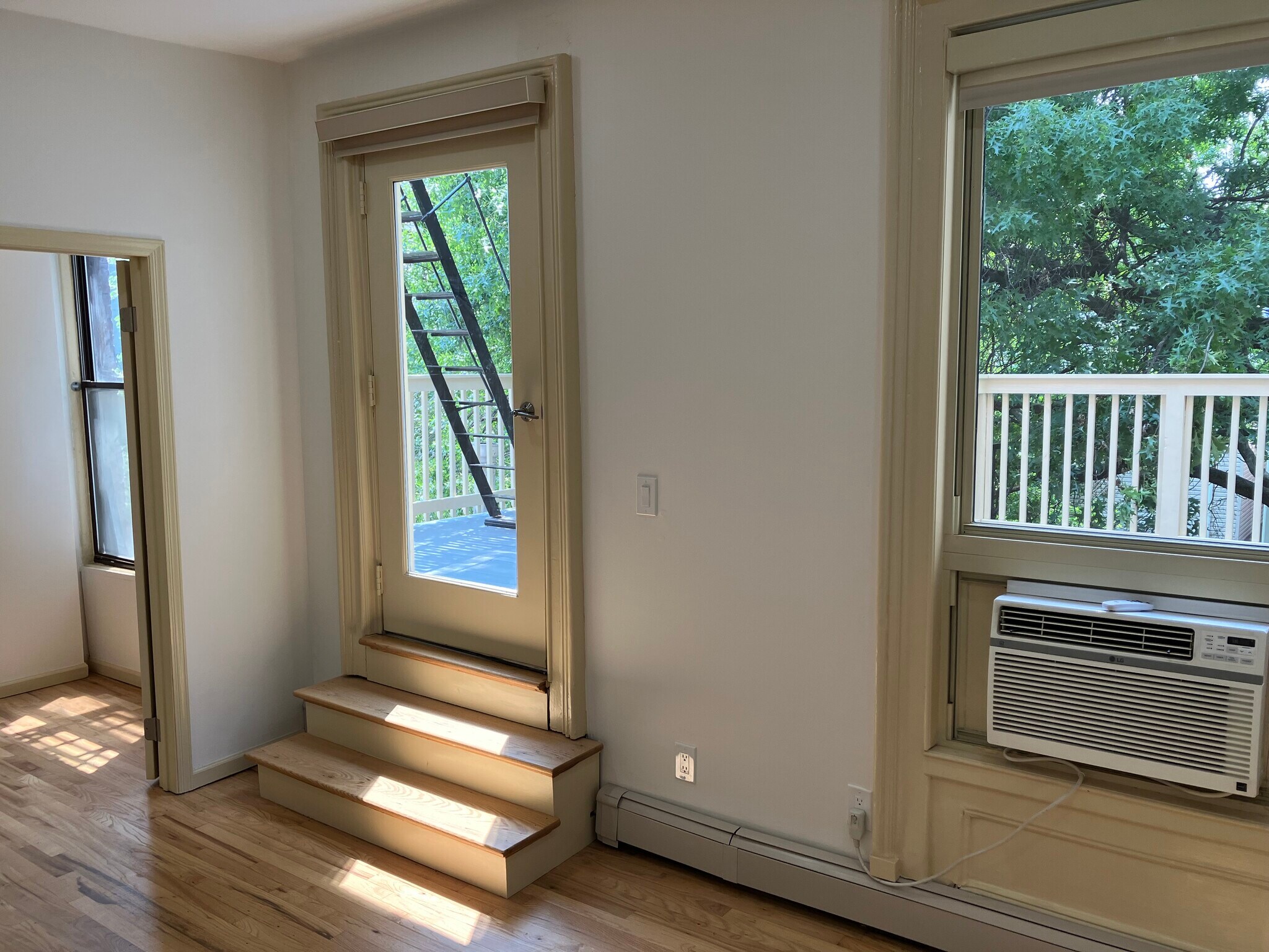 Bedroom & walk in closet - 143 Sussex St