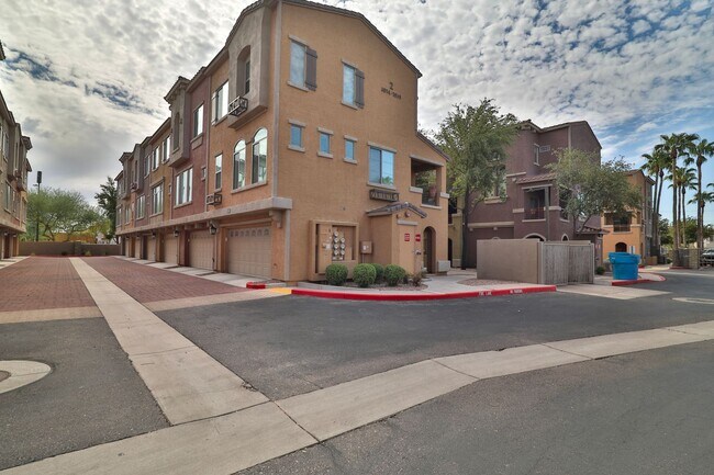 Building Photo - Furnished 2 bed / 2.5 bath Gilbert Condo i...