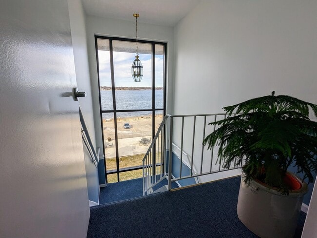 Building Photo - 159 E Mill St