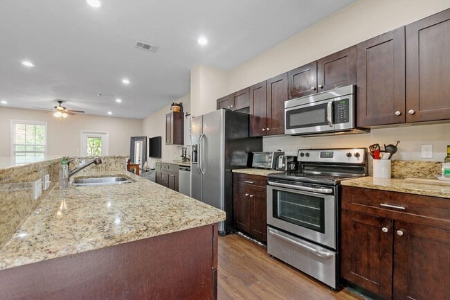 Building Photo - 1775 Belle Vue Way