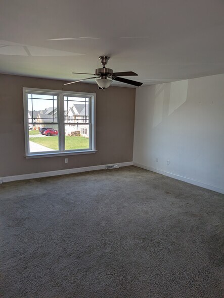 Building Photo - 17 Victoria Ct